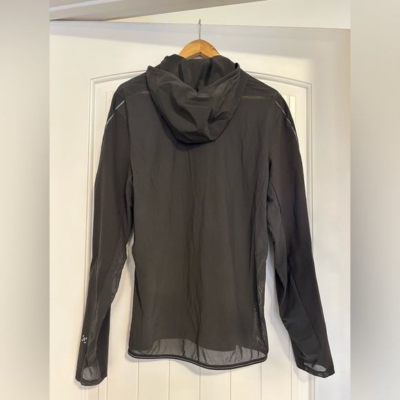 Lululemon men’s mesh run 1/2 zip lightweight pullover with hood - Picture 2 of 2